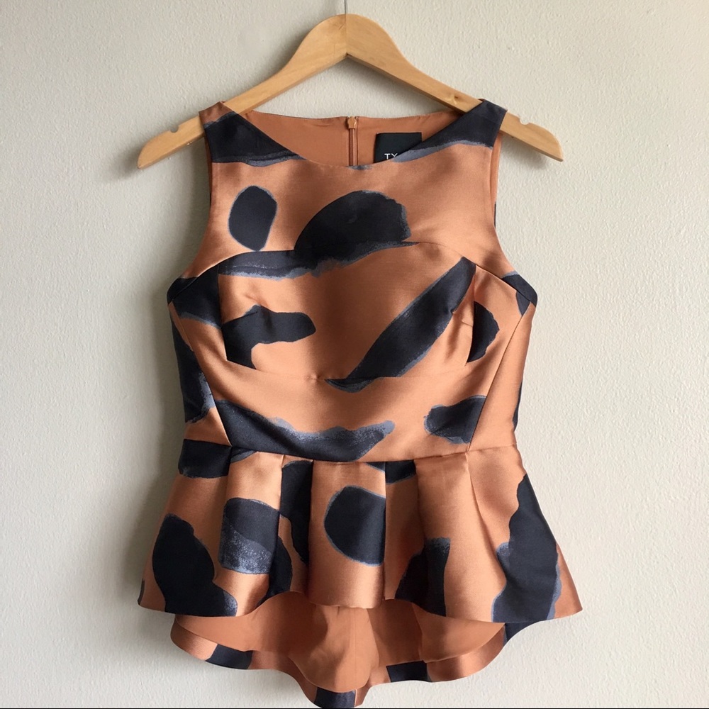 [90] TY-LER Sleeveless High-Low Top